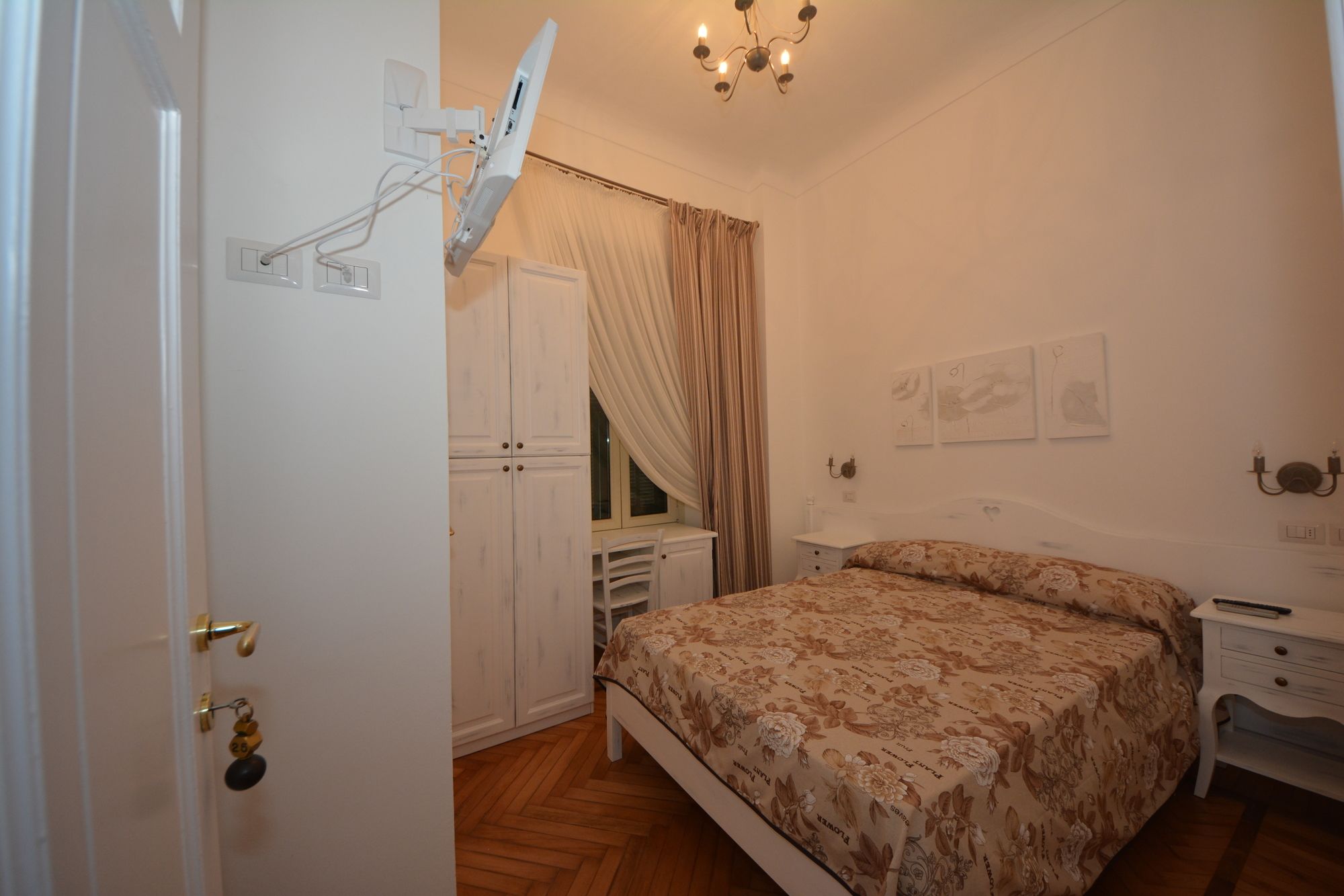 Фото Hotel La Scogliera