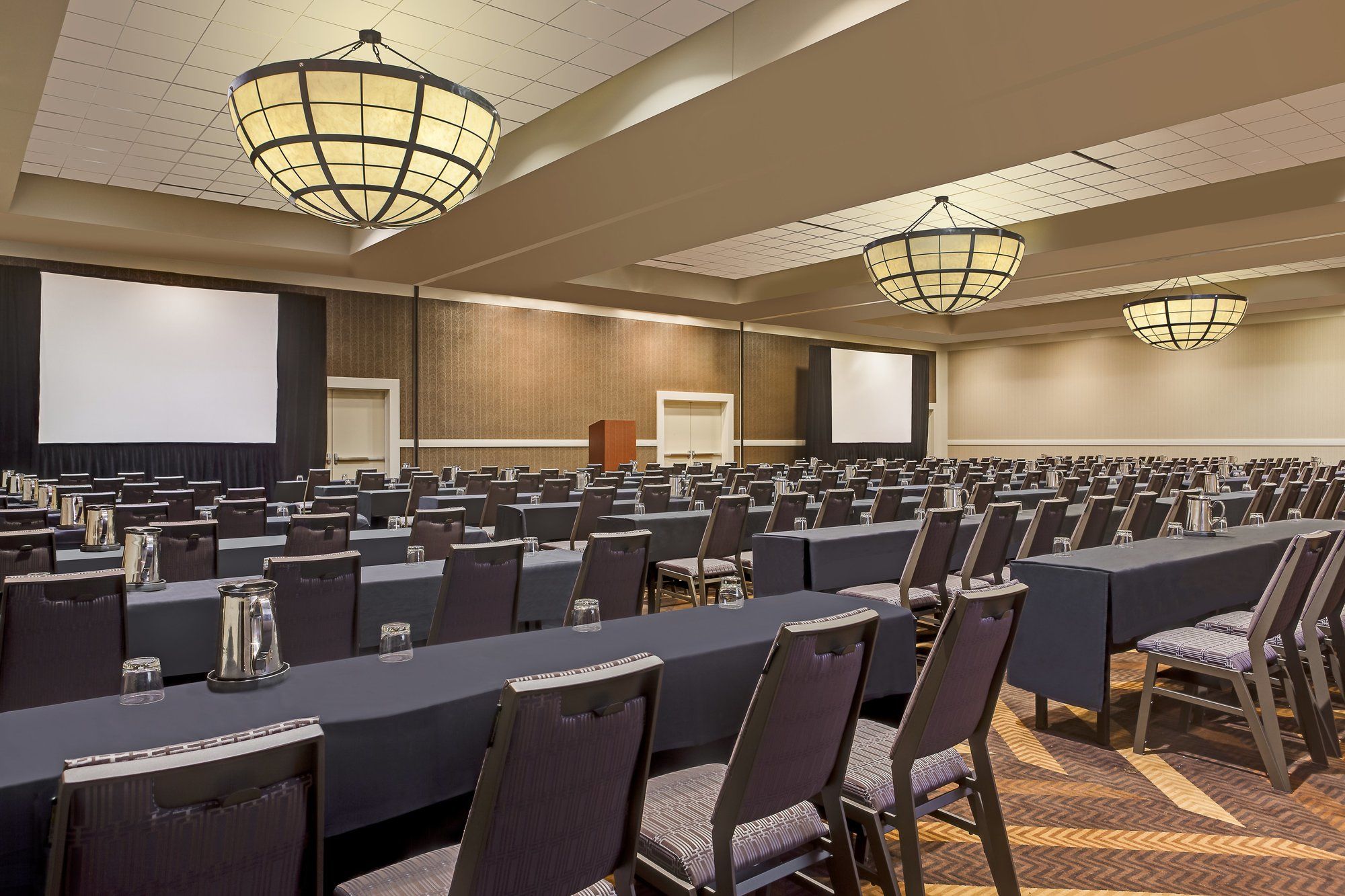 Фото Sheraton Overland Park Hotel at the Convention Center