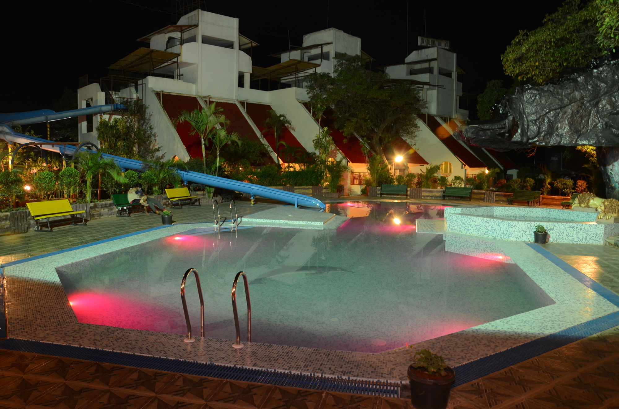 Фото отеля 1