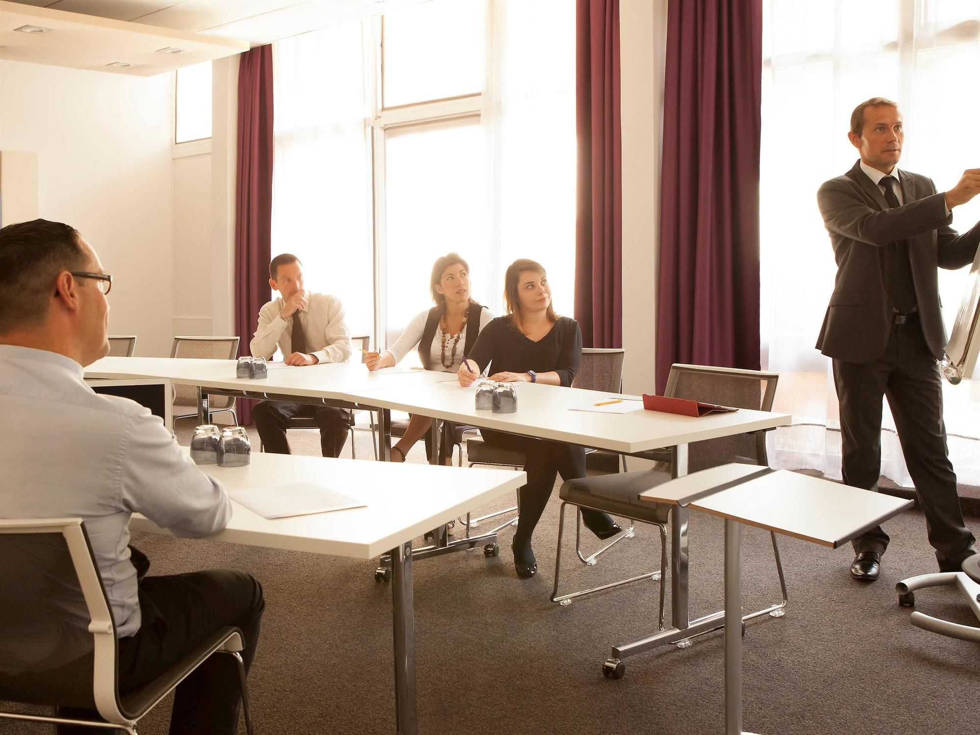 Фото Novotel Wolverhampton