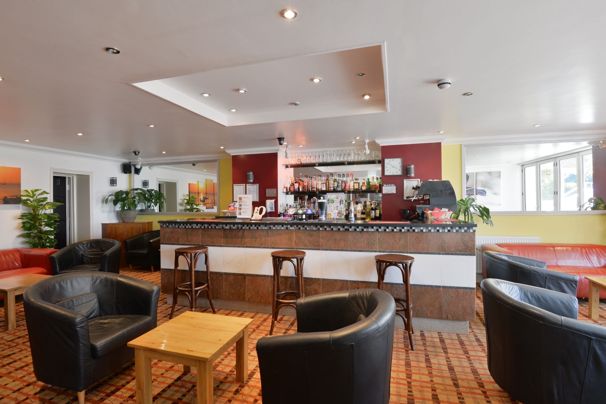 Фото Oyo Kingsley Hotel