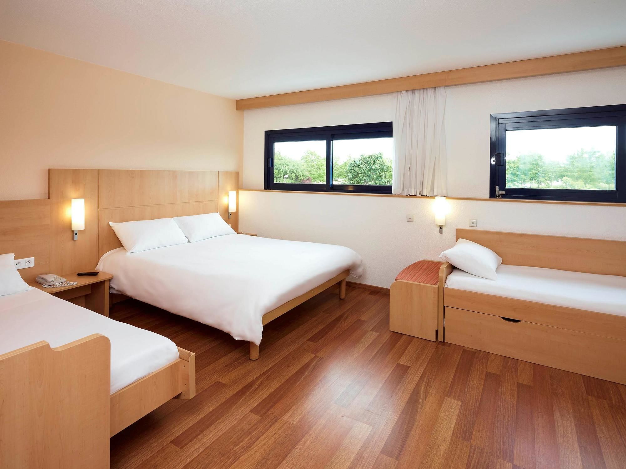 Фото Ibis Site du Futuroscope