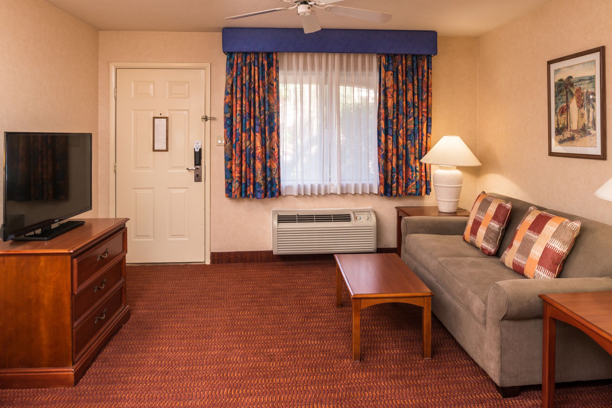 Фото La Fuente Inn & Suites