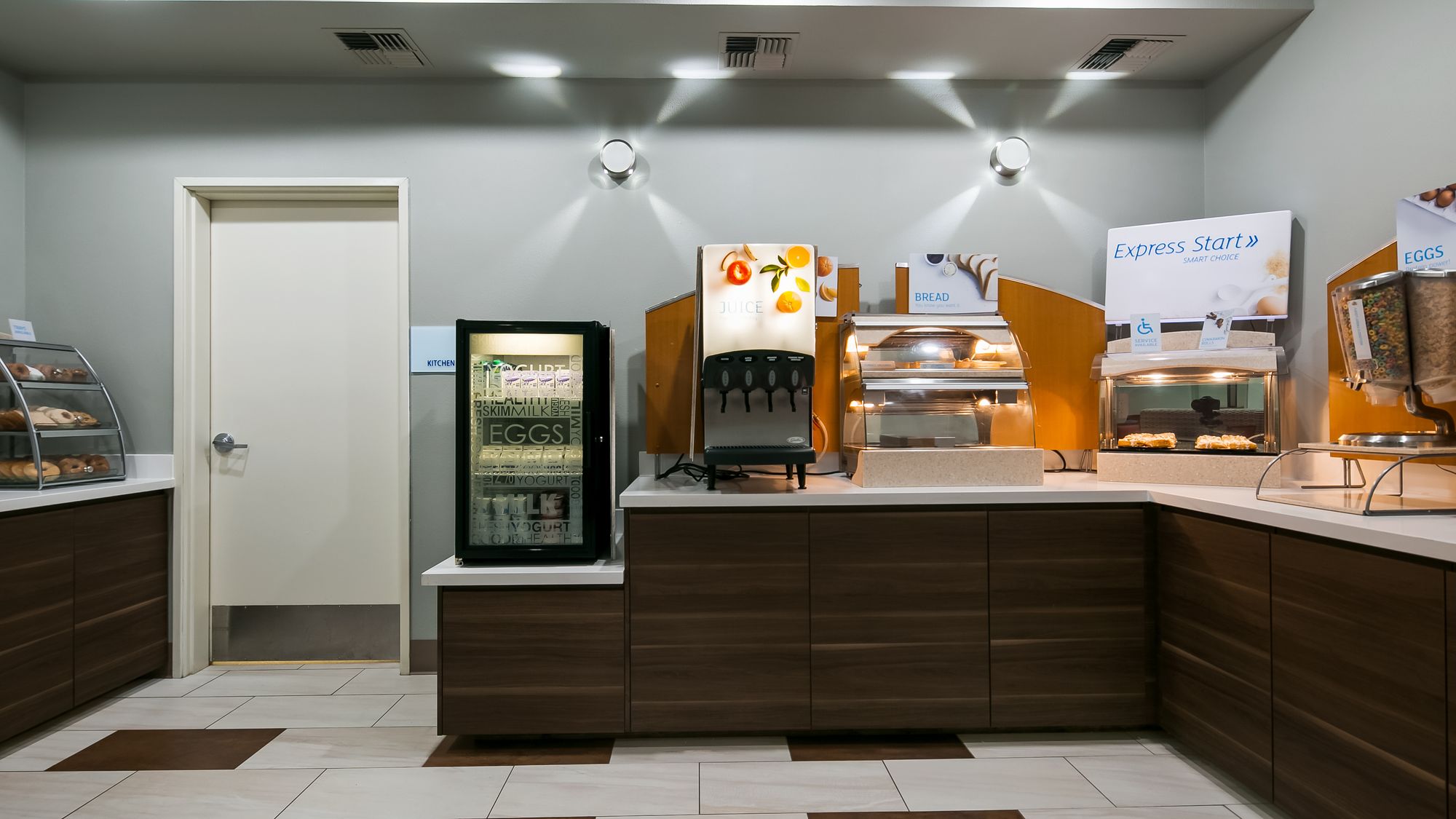 Фото Holiday Inn Express & Suites Everett, an Ihg Hotel