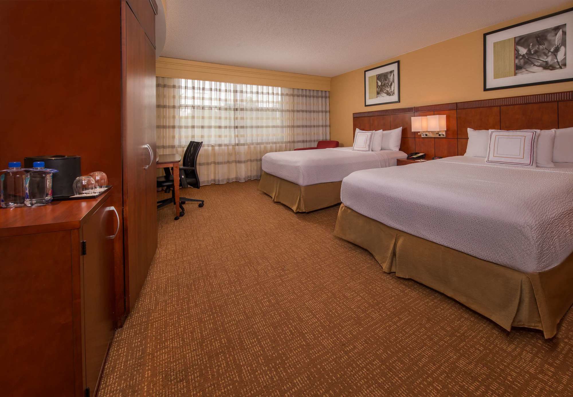 Фото Courtyard by Marriott Newark-University of Delaware