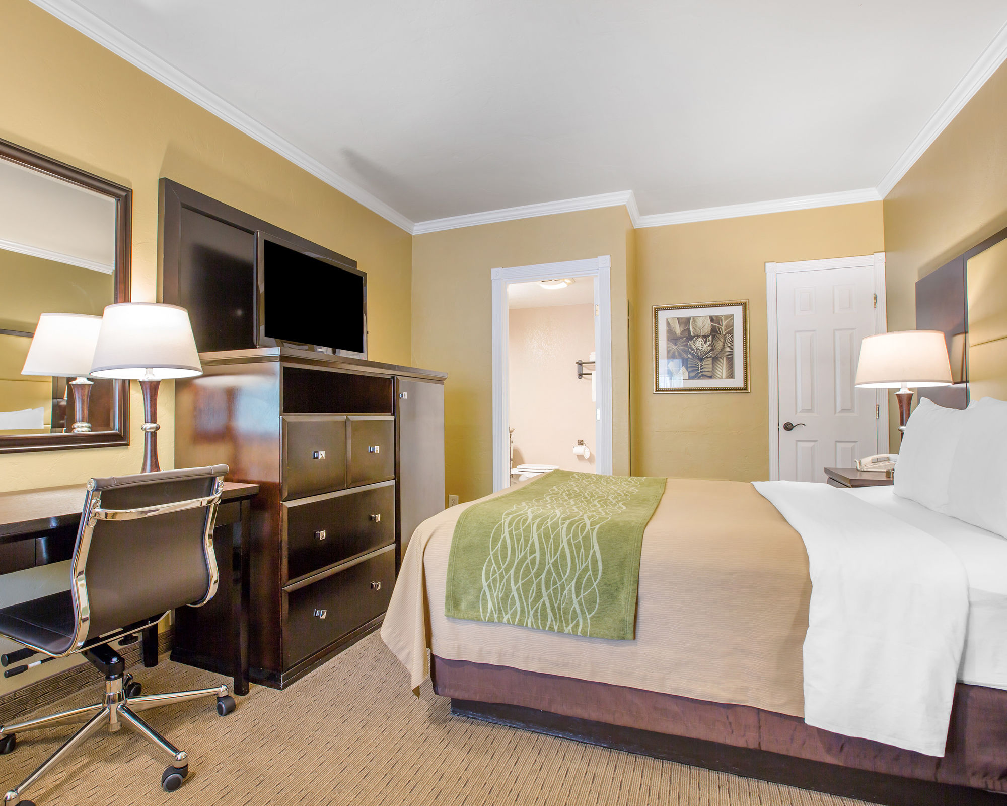 Фото Comfort Inn Carmel by The Sea