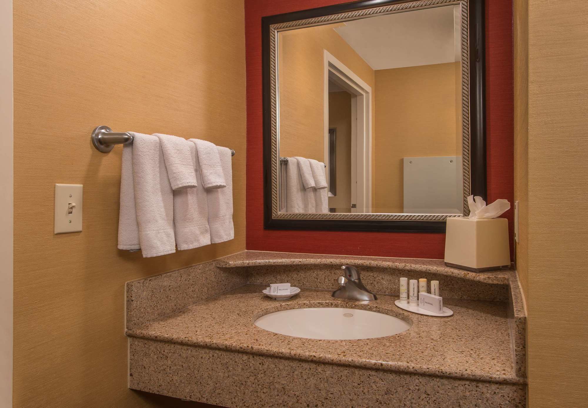 Фото Courtyard by Marriott Newark-University of Delaware