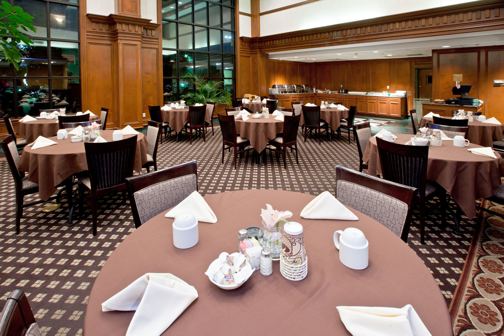 Фото Delta Hotels Huntington Downtown