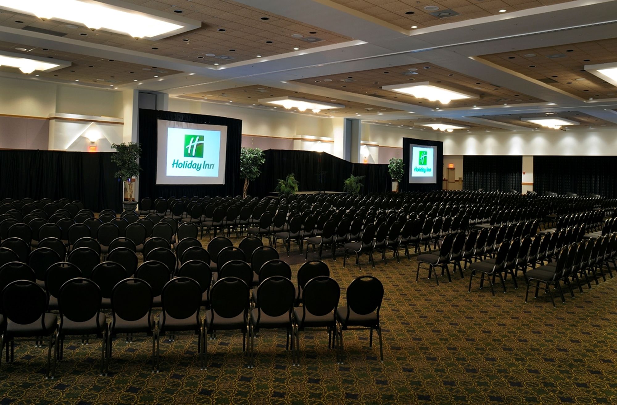 Фото Holiday Inn University Plaza-Bowling Green, an Ihg Hotel