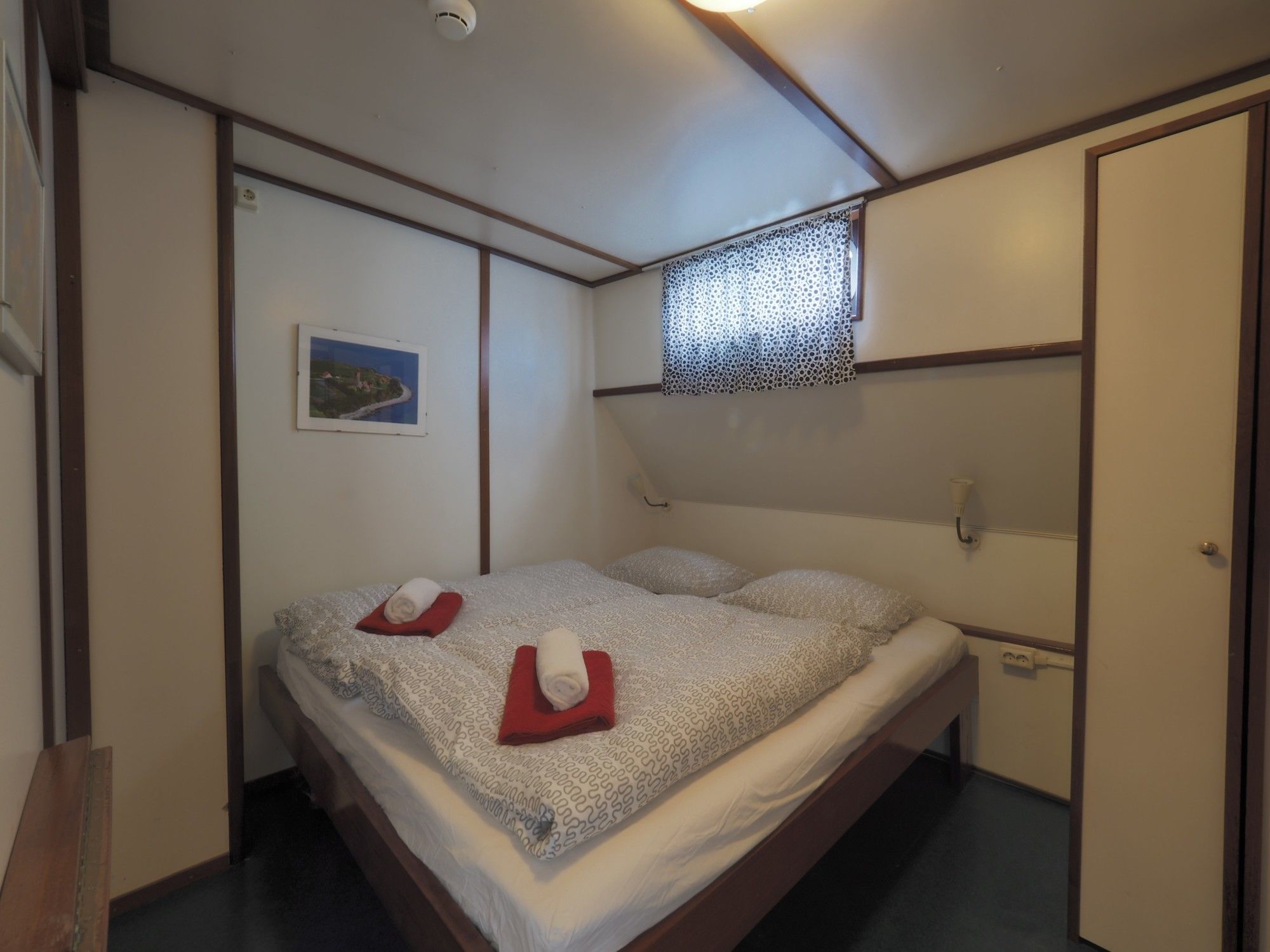 Фото Hotelschip Sarah