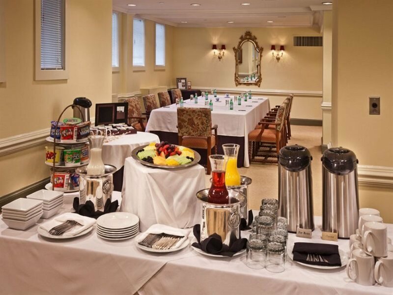 Фото The Henley Park Hotel