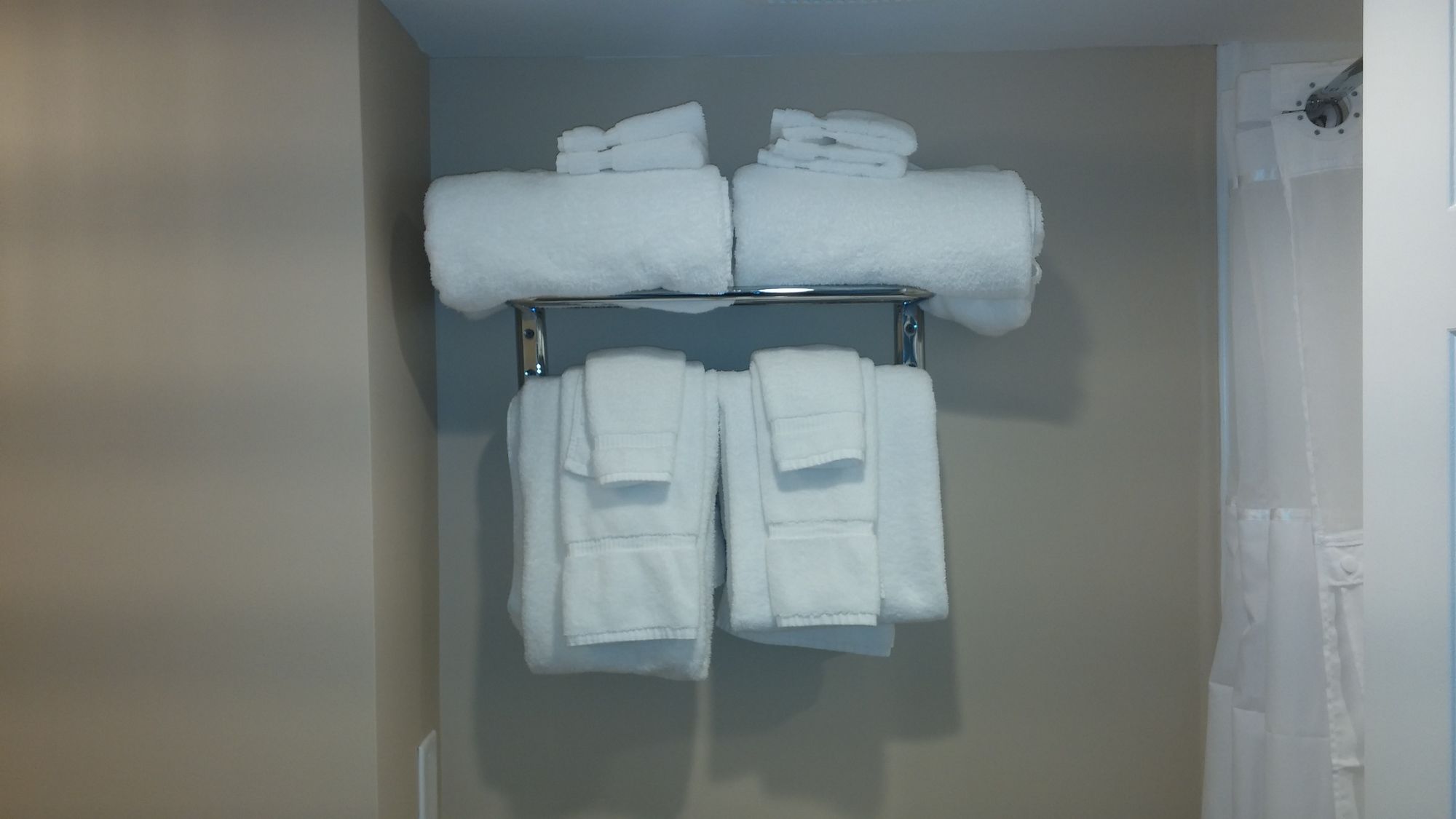 Фото Commander Hotel & Suites