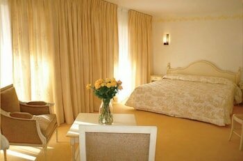 Гостиница Hôtel Oméga в Вальбонне