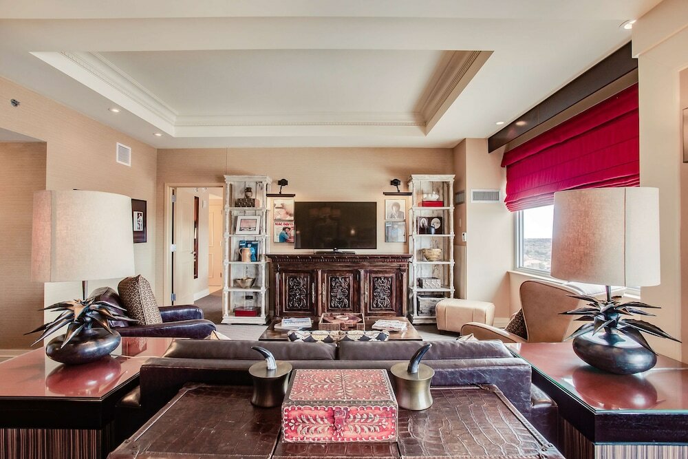 Фото Overton Hotel and Conference Center