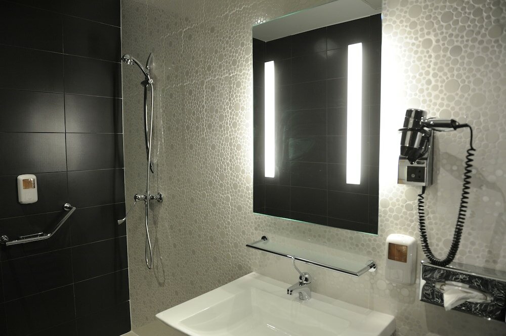 Фото Kyriad Prestige Perpignan Centre Del Mon