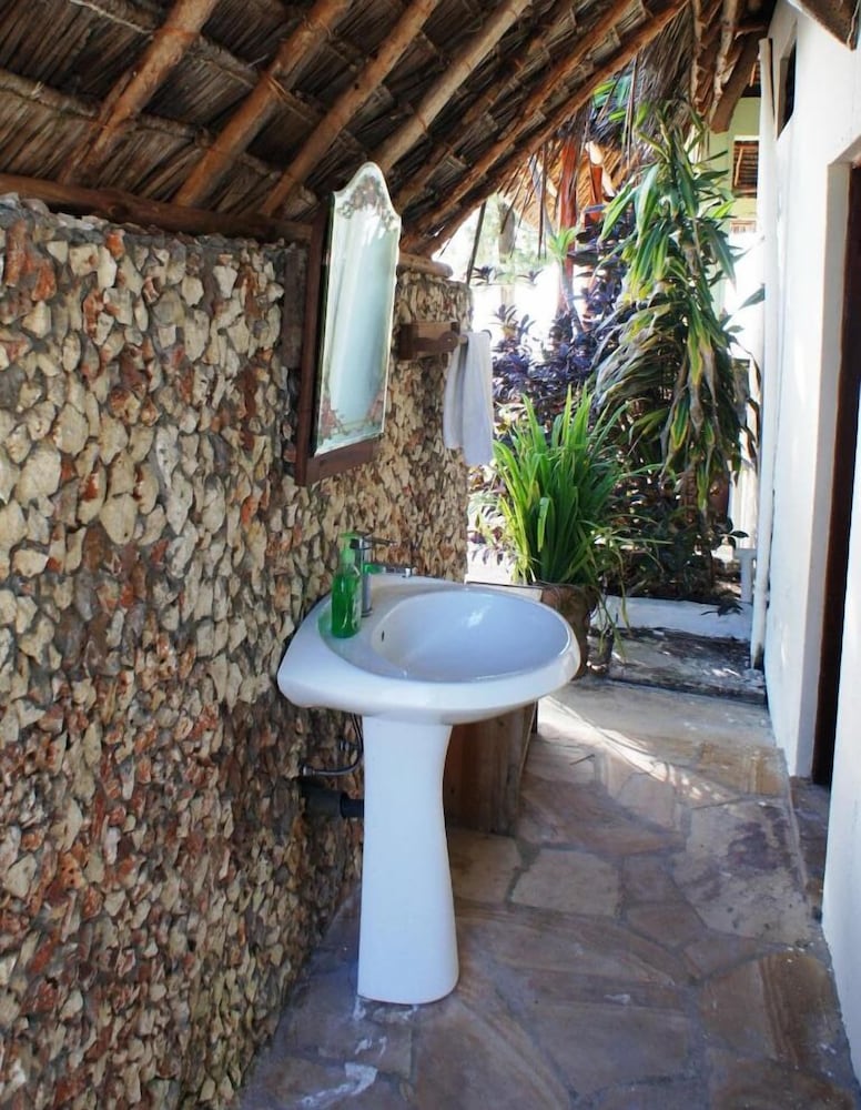 Фото Smiles Beach Hotel