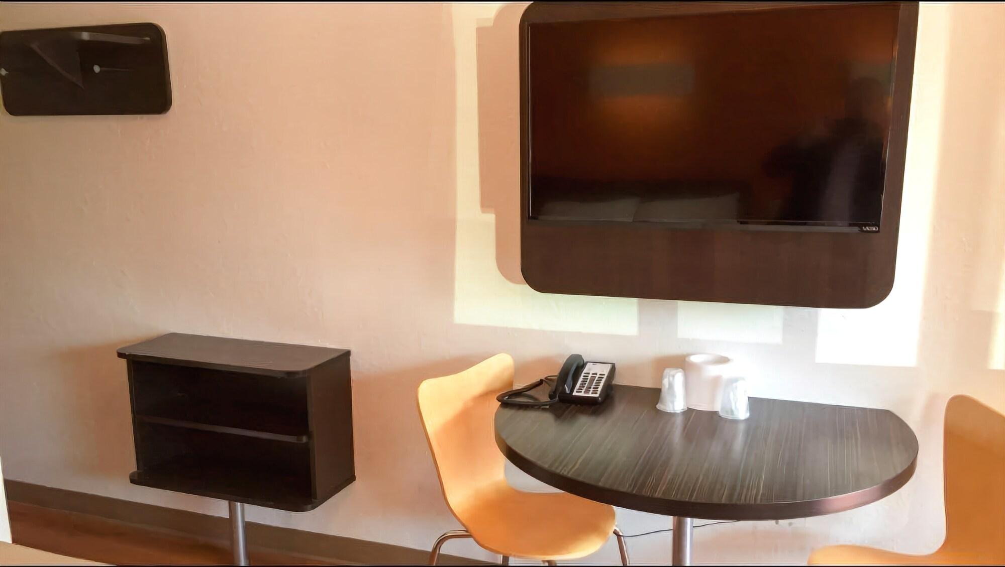 Фото Travelodge by Wyndham Sacramento Convention Center