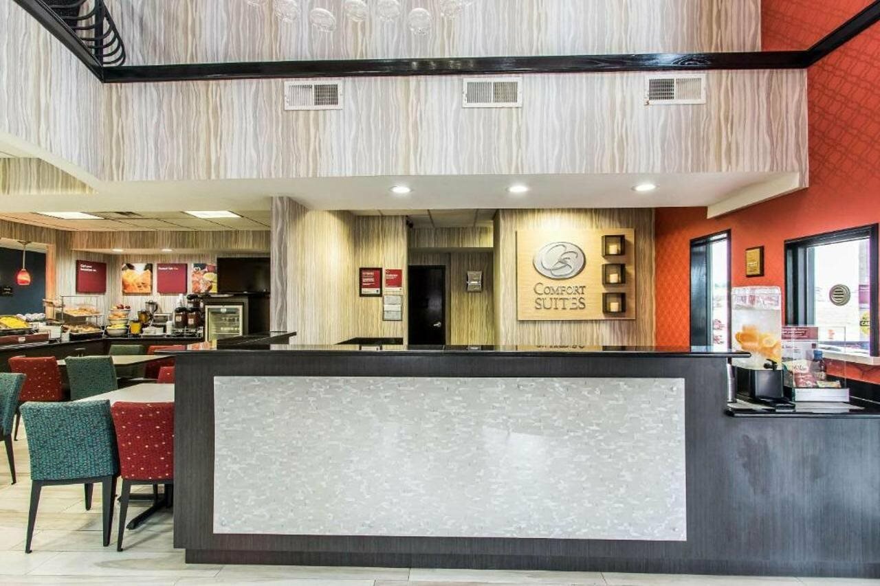 Фото Comfort Suites Fairgrounds West