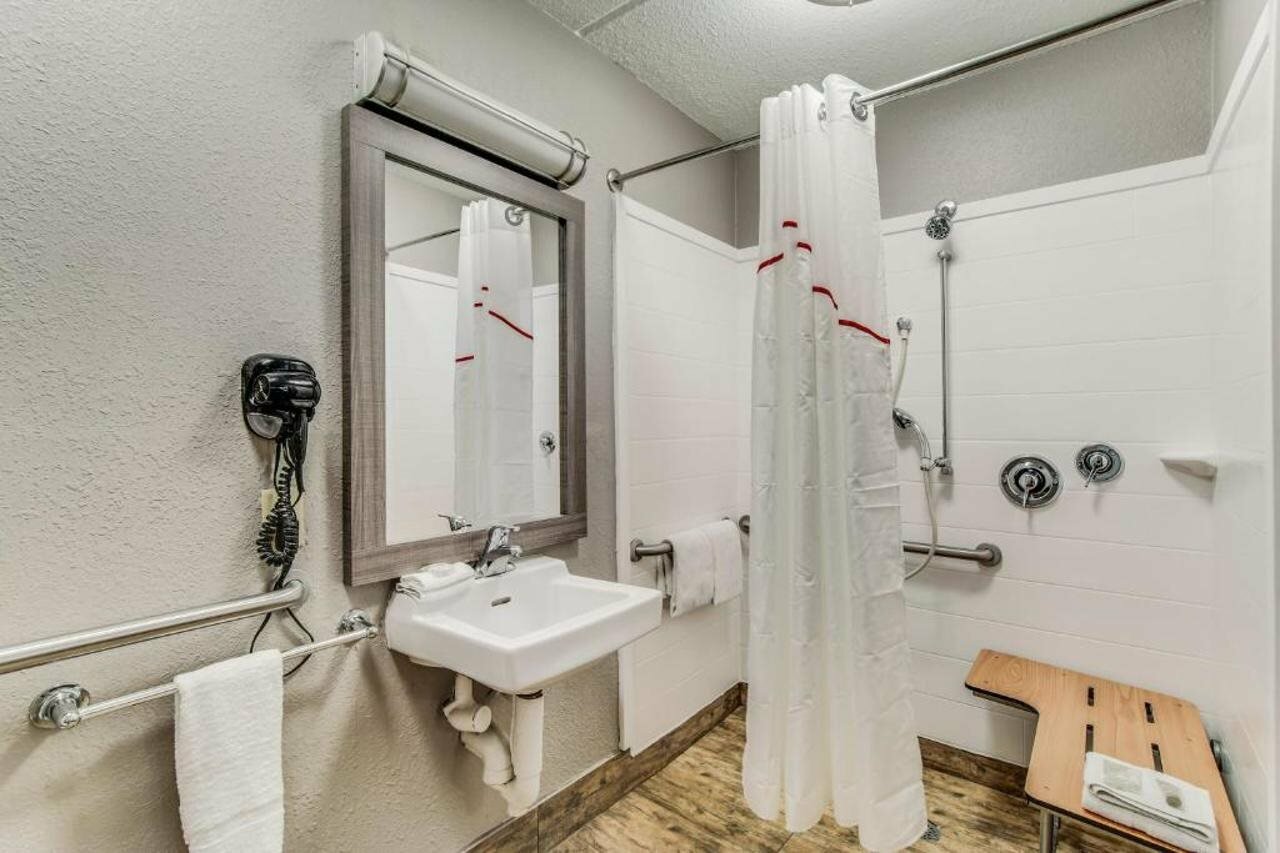 Фото Red Roof Inn Columbia East - Ft Jackson