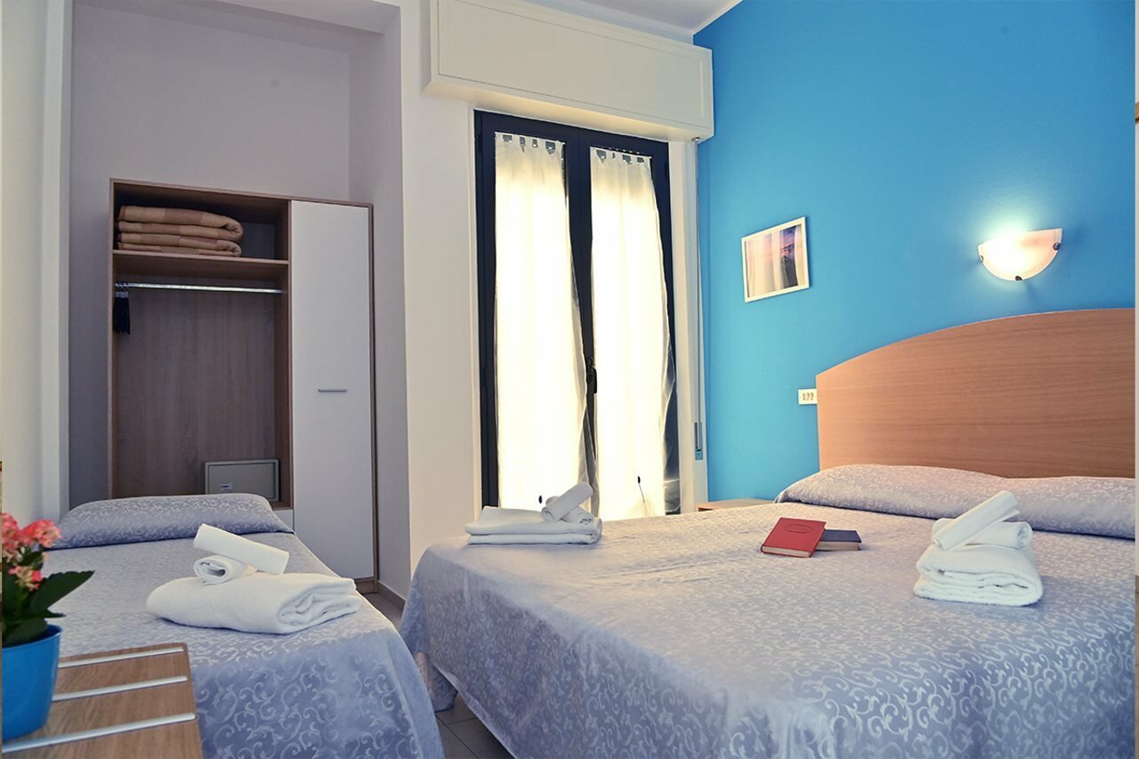 Фото Hotel Italy