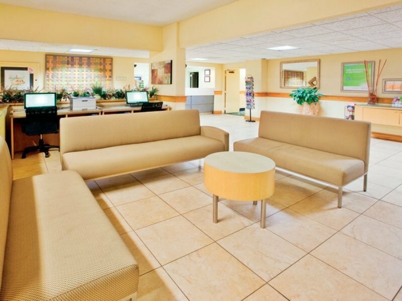 Фото La Quinta Inn & Suites by Wyndham Charleston Riverview