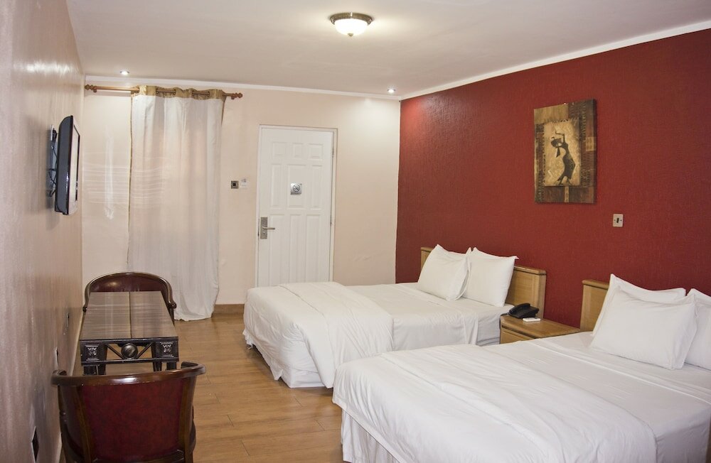 Фото Tropical Enclave Hotel