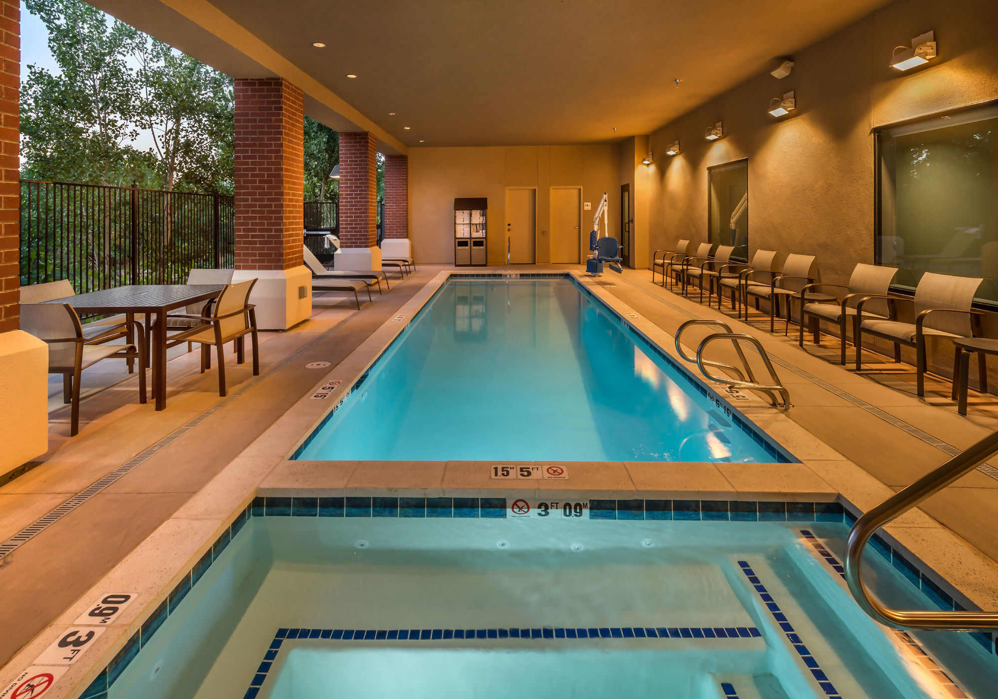 Фото Courtyard Reno Downtown/Riverfront