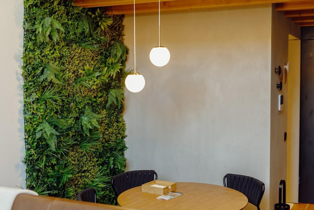 Фото Elegant Downtown Apartment