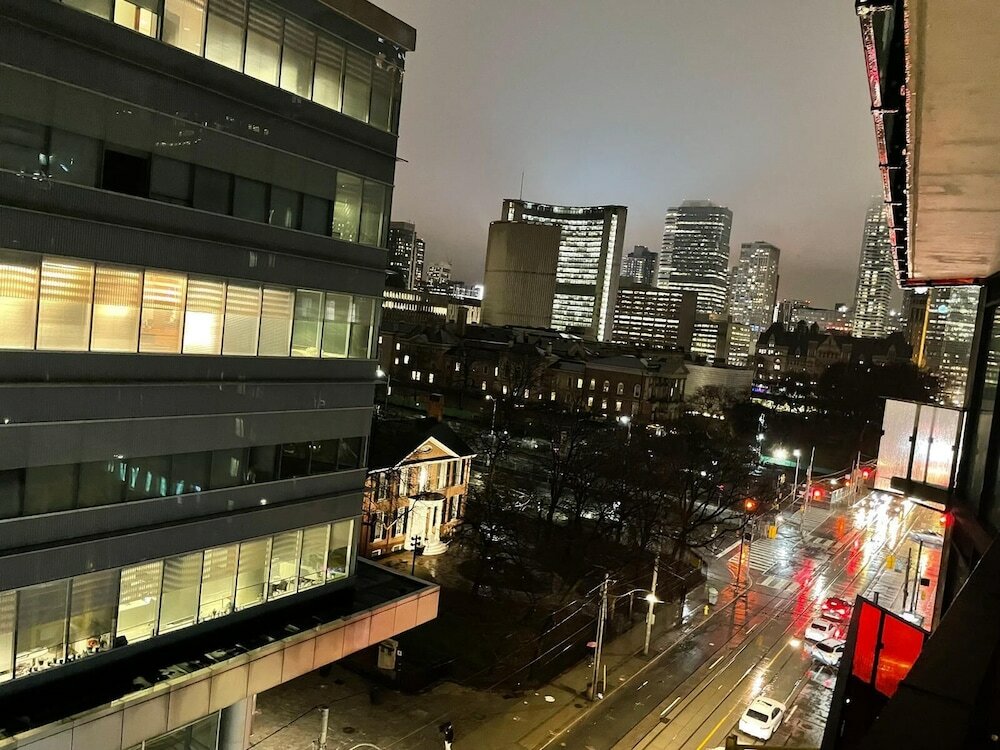 Фото Waterfront Yonge Apartments