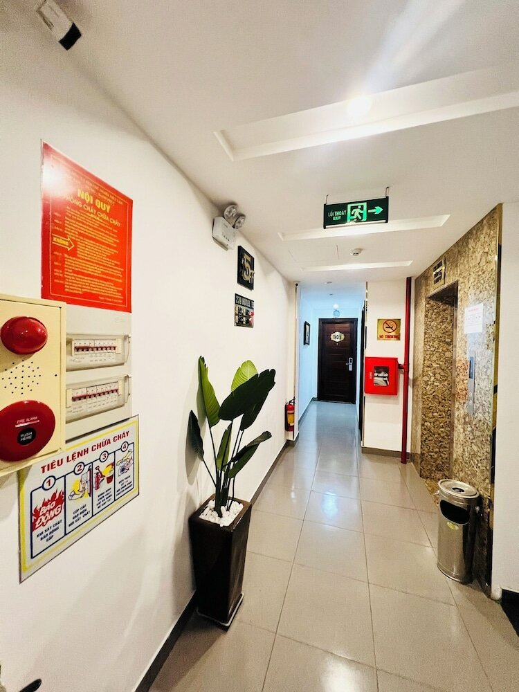 Фото 239 Hotel by RedDoorz