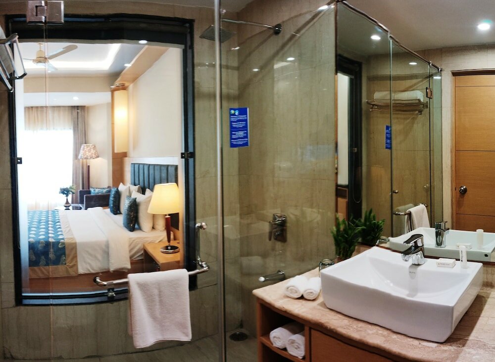 Фото Radiant Globus Hotel