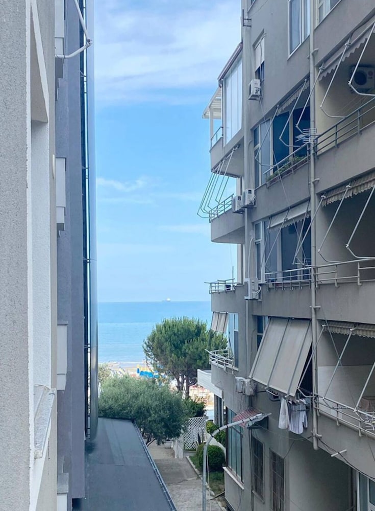 Фото Majestic Apartment