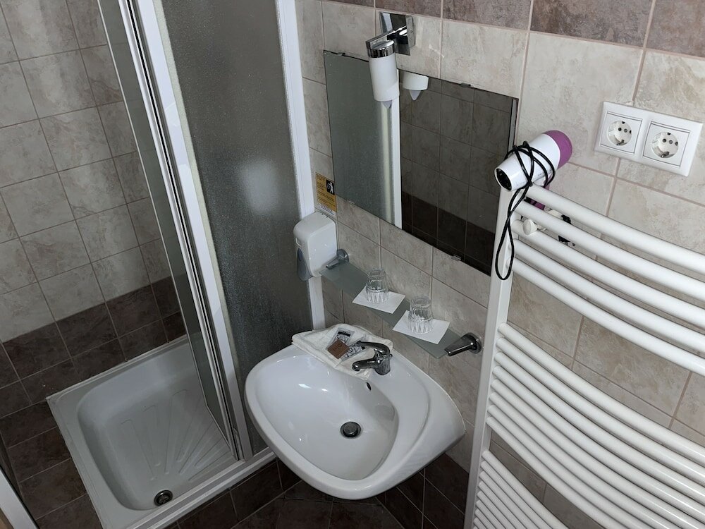 Фото Hotel Rose City