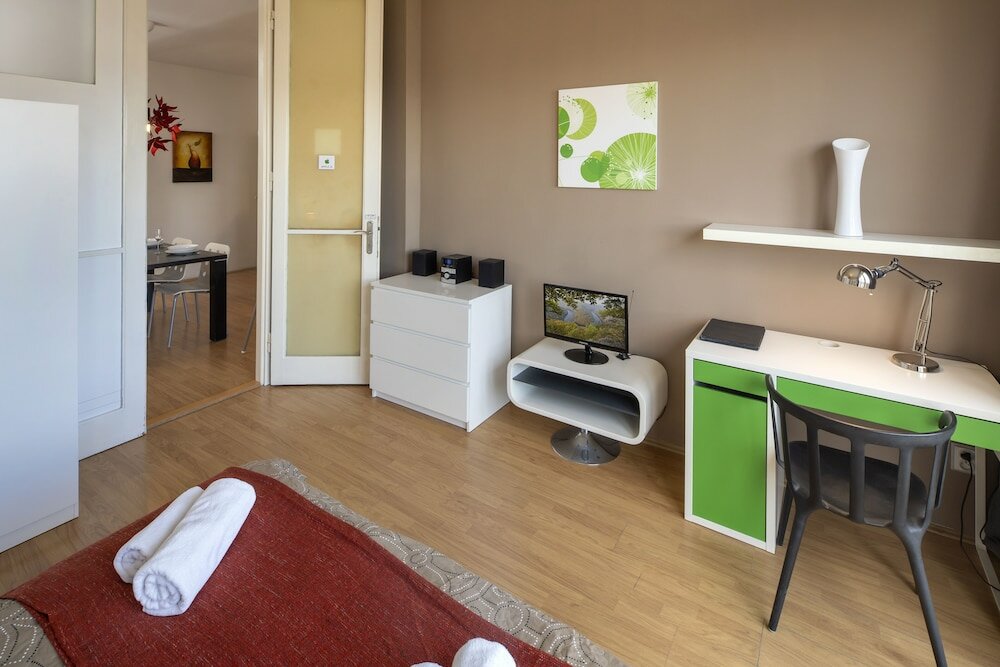 Фото New Town - Apple Apartments