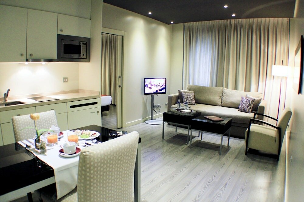 Фото Suites Viena Plaza de Espana