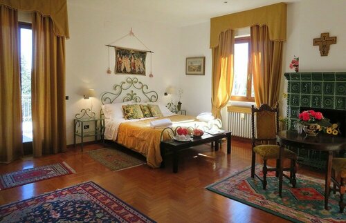 Гостиница Villa Sant'Uberto Country Inn в Радде-ин-Кьянти