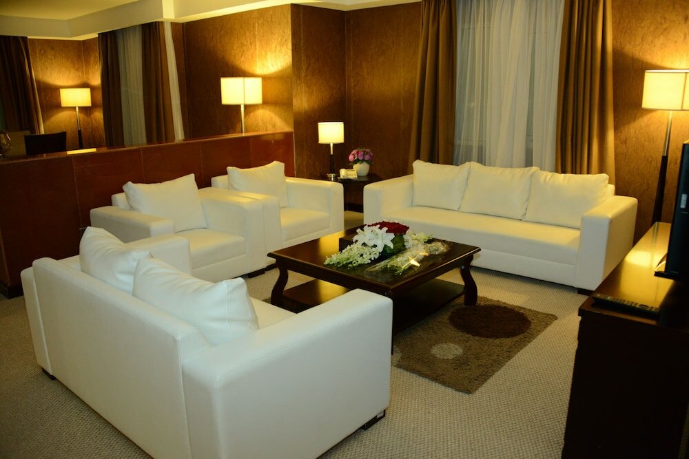 Фото Monroe Hotel & Suites