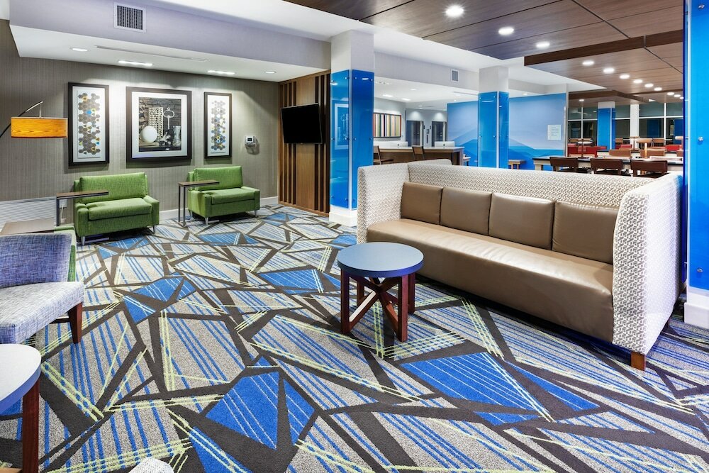 Фото Holiday Inn Express & Suites Denton - Sanger, an Ihg Hotel