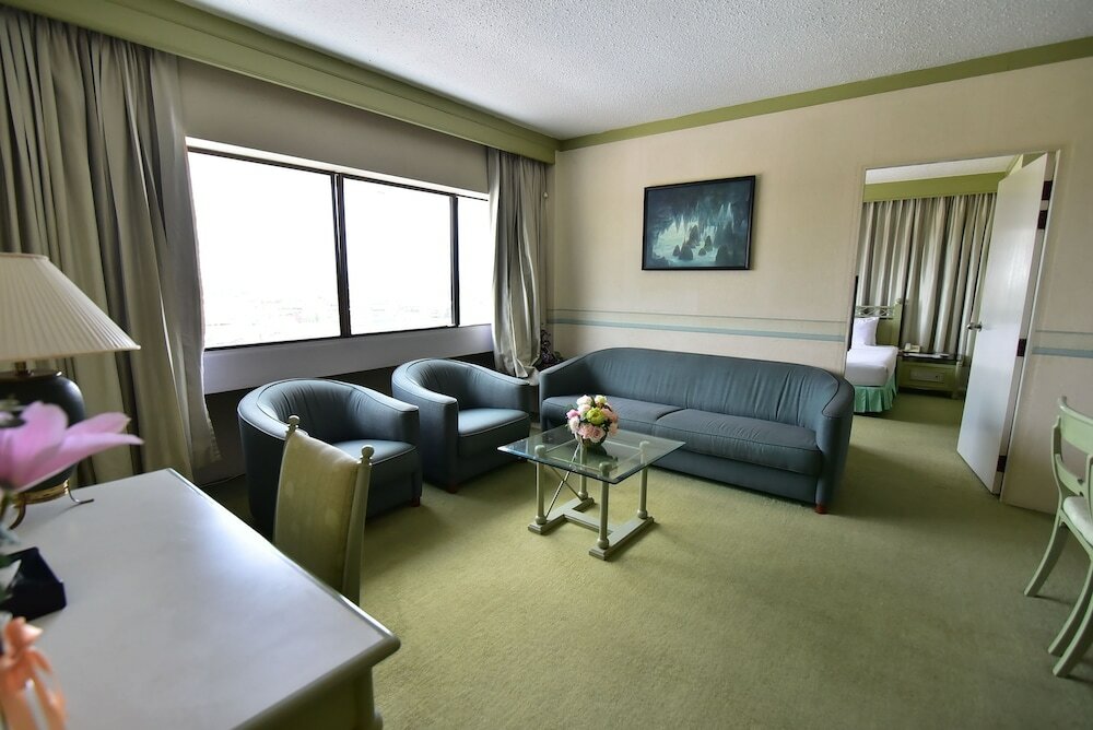 Фото Thumrin Hotel