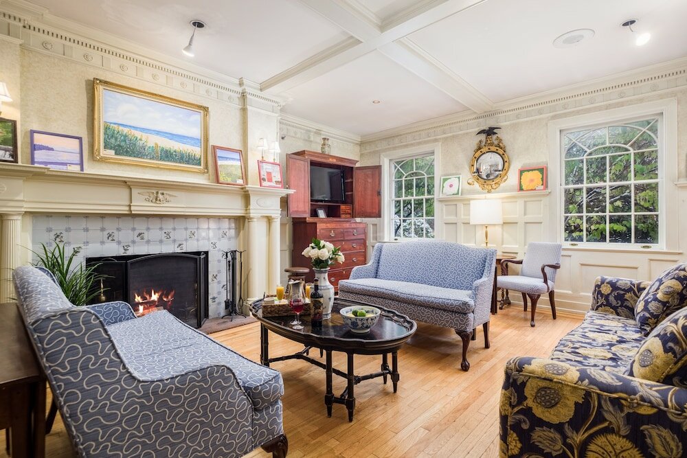 Фото Simsbury 1820 House