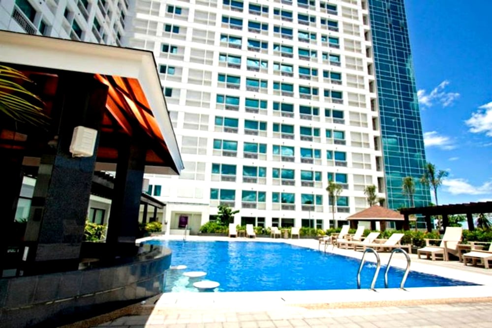 Фото Quest Hotel & Conference Center