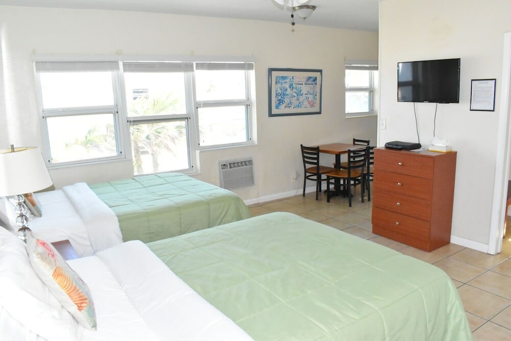 Фото Golden Sand Oceanfront