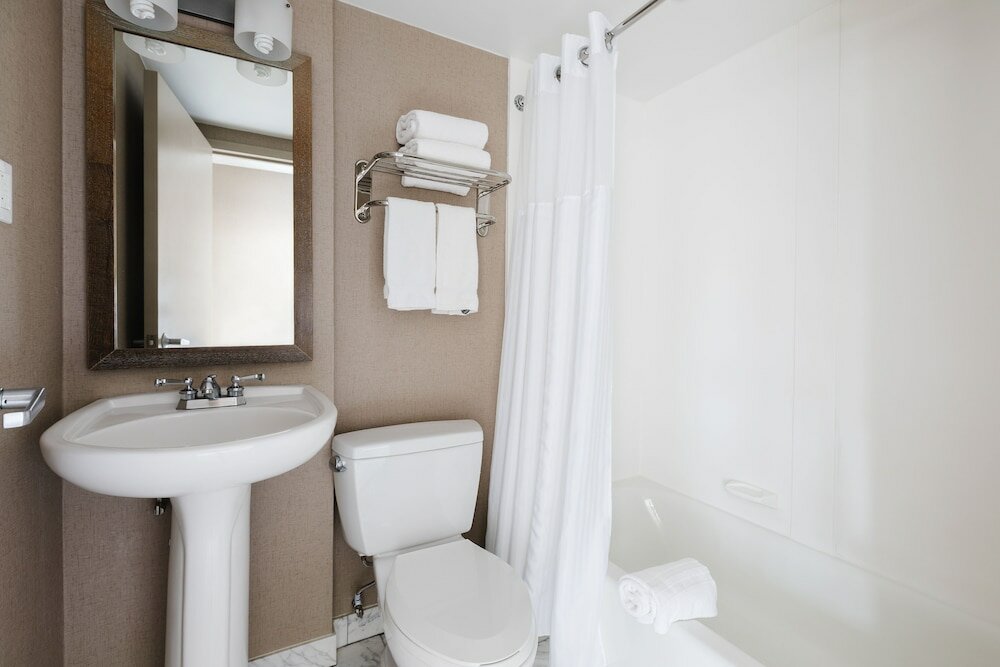 Фото 2500 Penn, a Placemakr experience