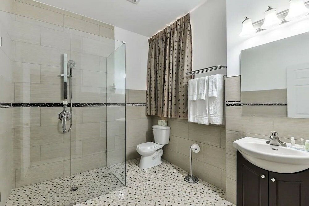 Фото Nu Hotel Toronto