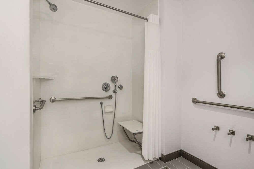 Фото Hampton Inn & Suites Raleigh Midtown