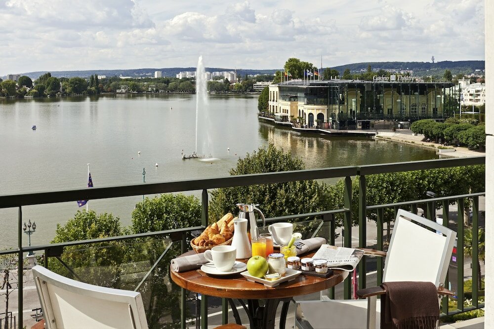 Фото Le Grand Hôtel Enghien-les-Bains