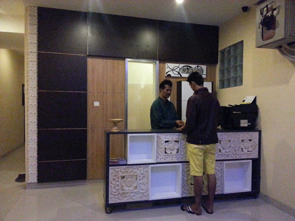 Фото S8 Suardana Hotel