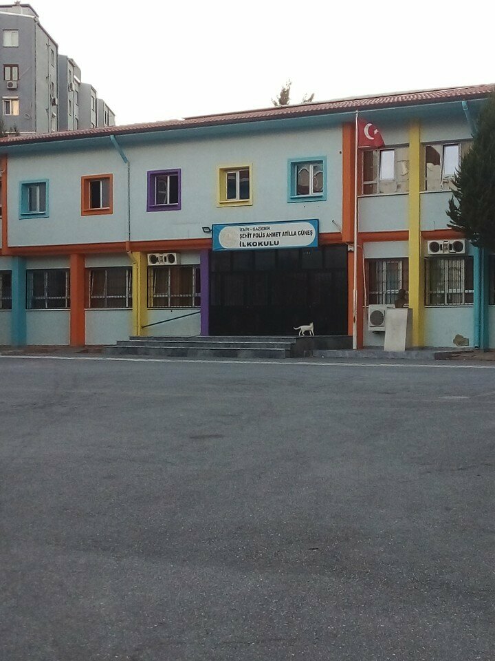 مدرسة ابتدائية Emlak Bankasi Gazikent Ilkokulu ، إزمير، صورة