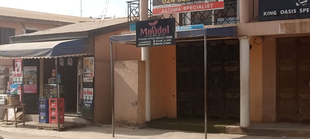 Clothing store Maudel La Belle, Accra, photo