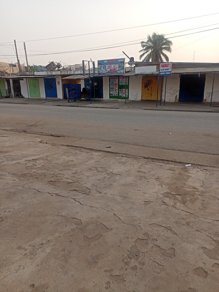 Auto accessories Tata And Mahindra House (Bossdan Enterprise, Accra, photo